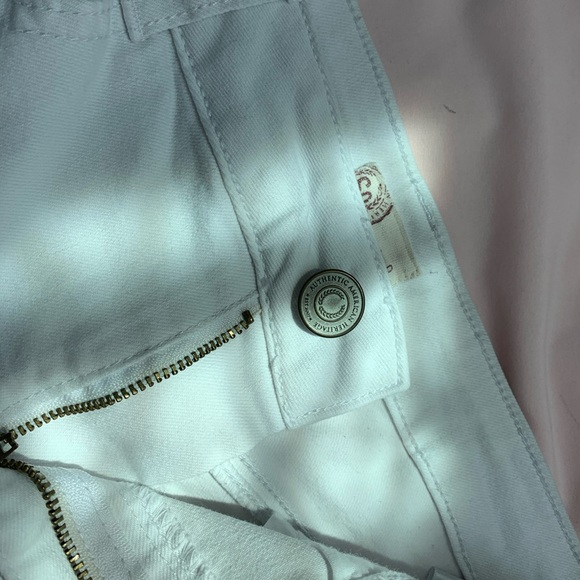 White shorts - Picture 4 of 5